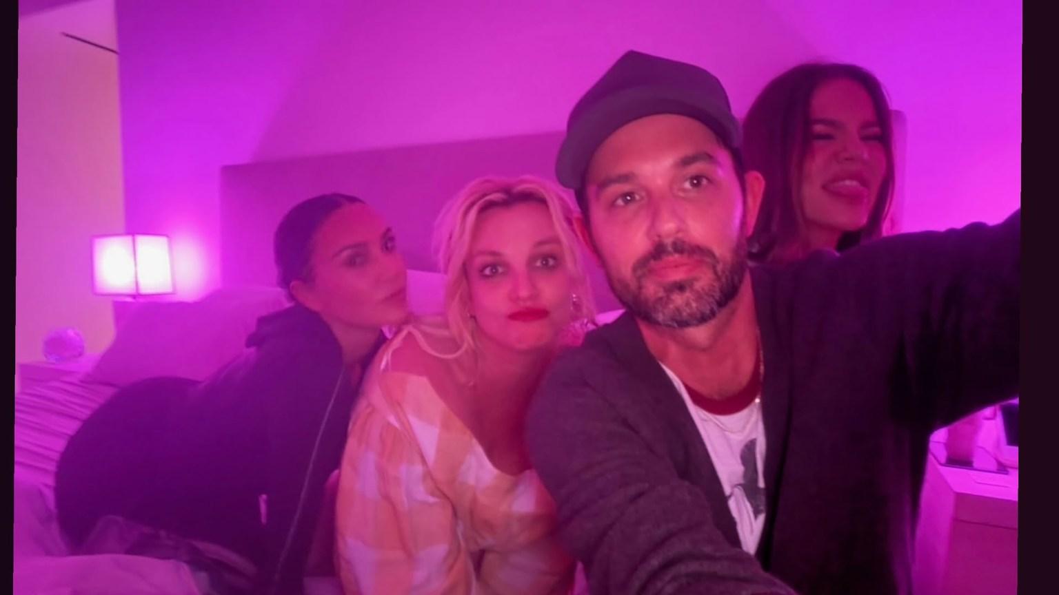 Бритни Спирс в спальне Кардашьян: кадры, удивившие фанатов