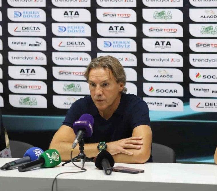 Сергей Юран попрощался с футболистами турецкого «Серикспора»