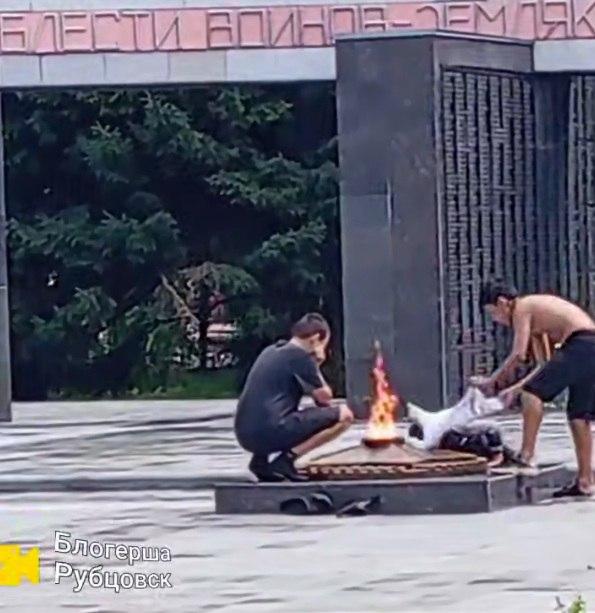 СК проверит детей, сушивших одежду около Вечного огня в Рубцовске