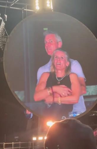 IT-миллионера публично застали с любвоницей на концерте Coldplay в присутствии 55 тысяч зрителей