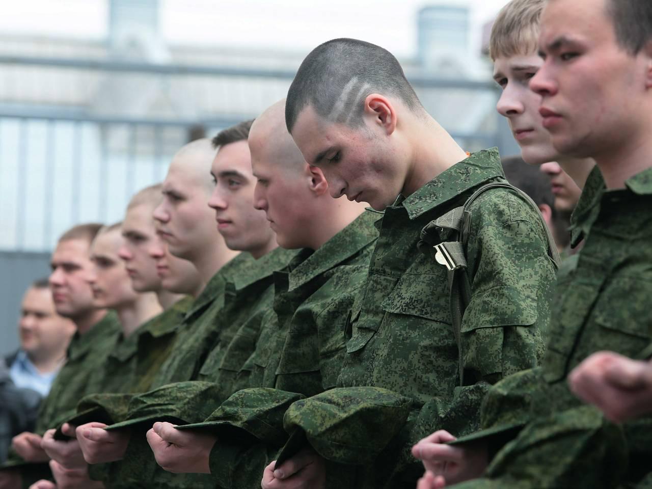 В новый осенний призыв уведомления о повестках начнут рассылать на "Госуслуги"