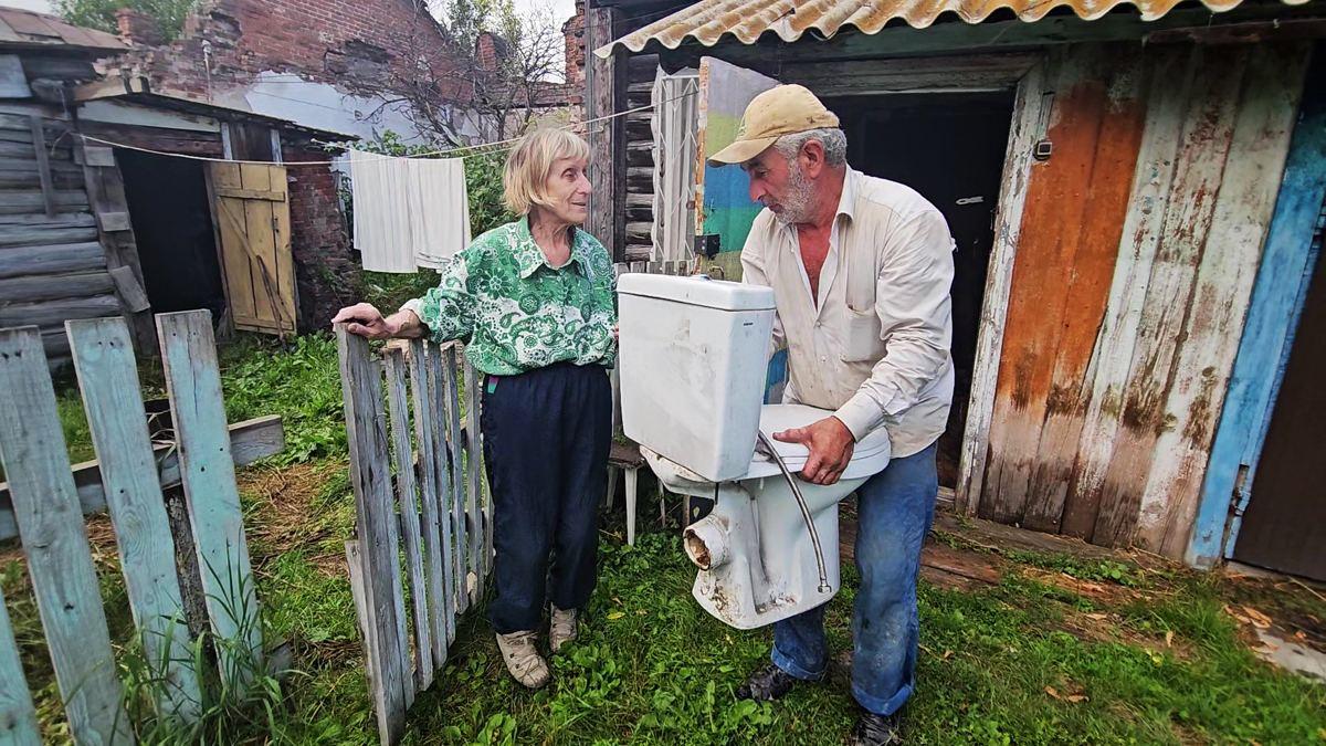 В Красноярском крае чиновники заставили 76-летнюю пенсионерку снести унитаз в доме