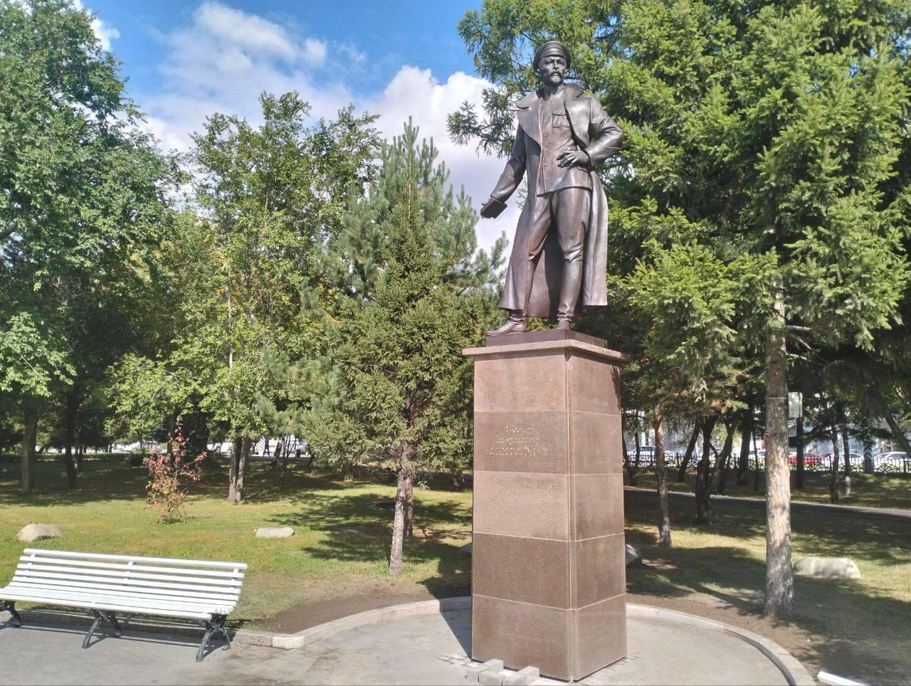 В центре Омска установили памятник Дзержинскому
