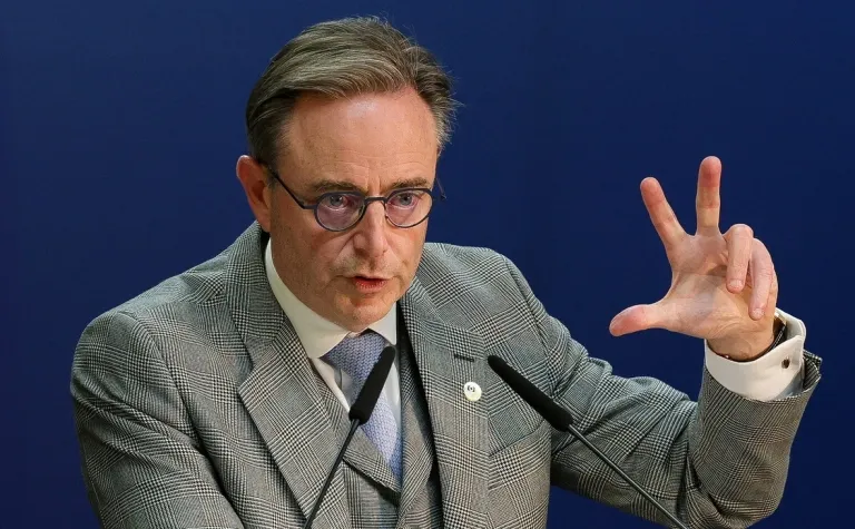 Премьер Бельгии заявил об угрозах из Москвы из-за замороженных российских активов