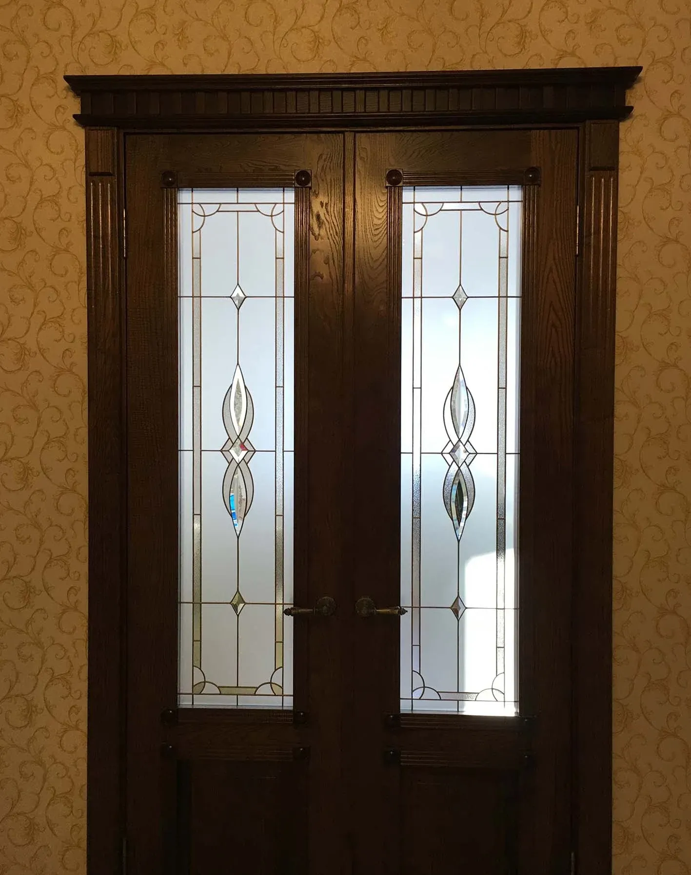 Матовые витражные стёкла в двери
