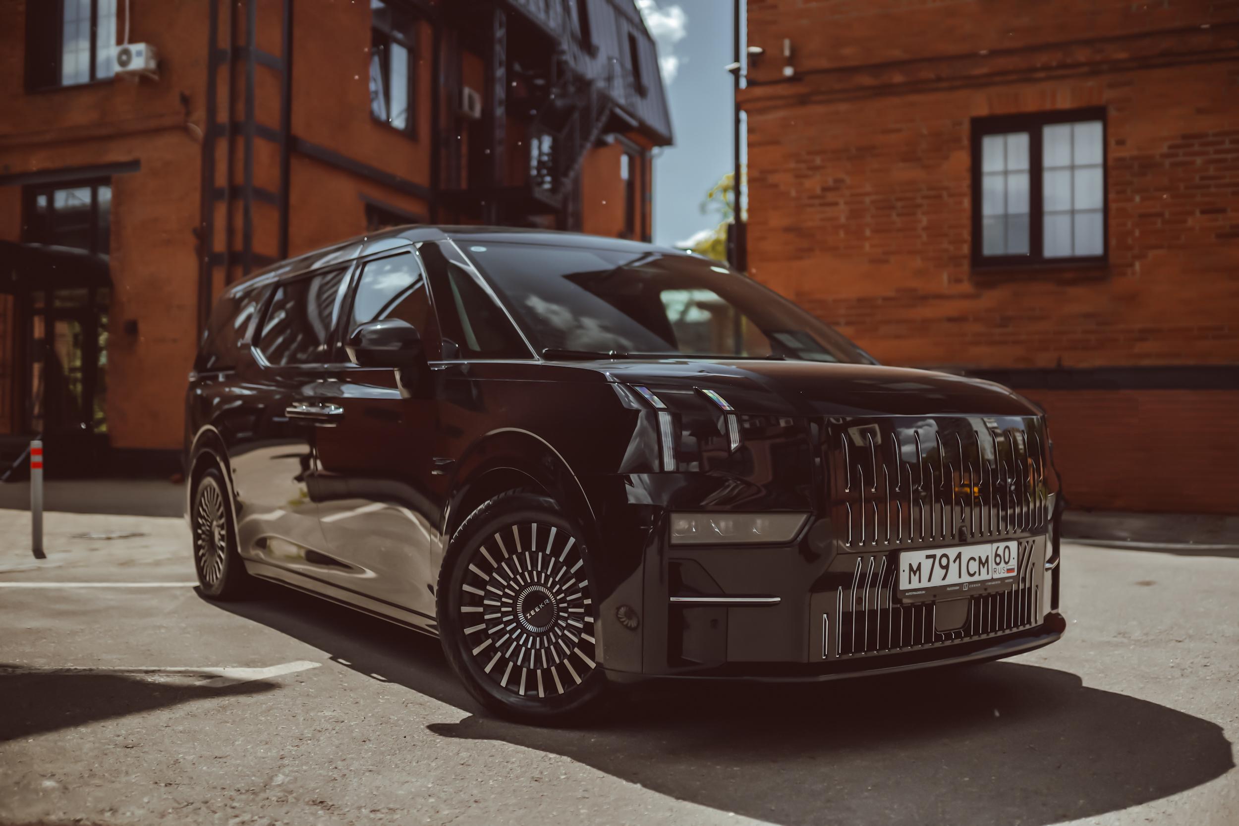 аренда Zeekr 009 за 11 900 ₽ в сутки