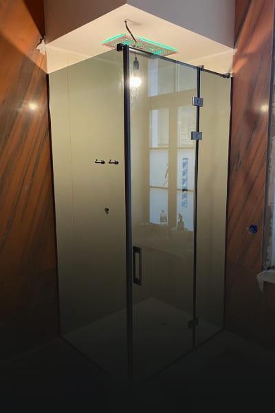 Стеклянные душевые