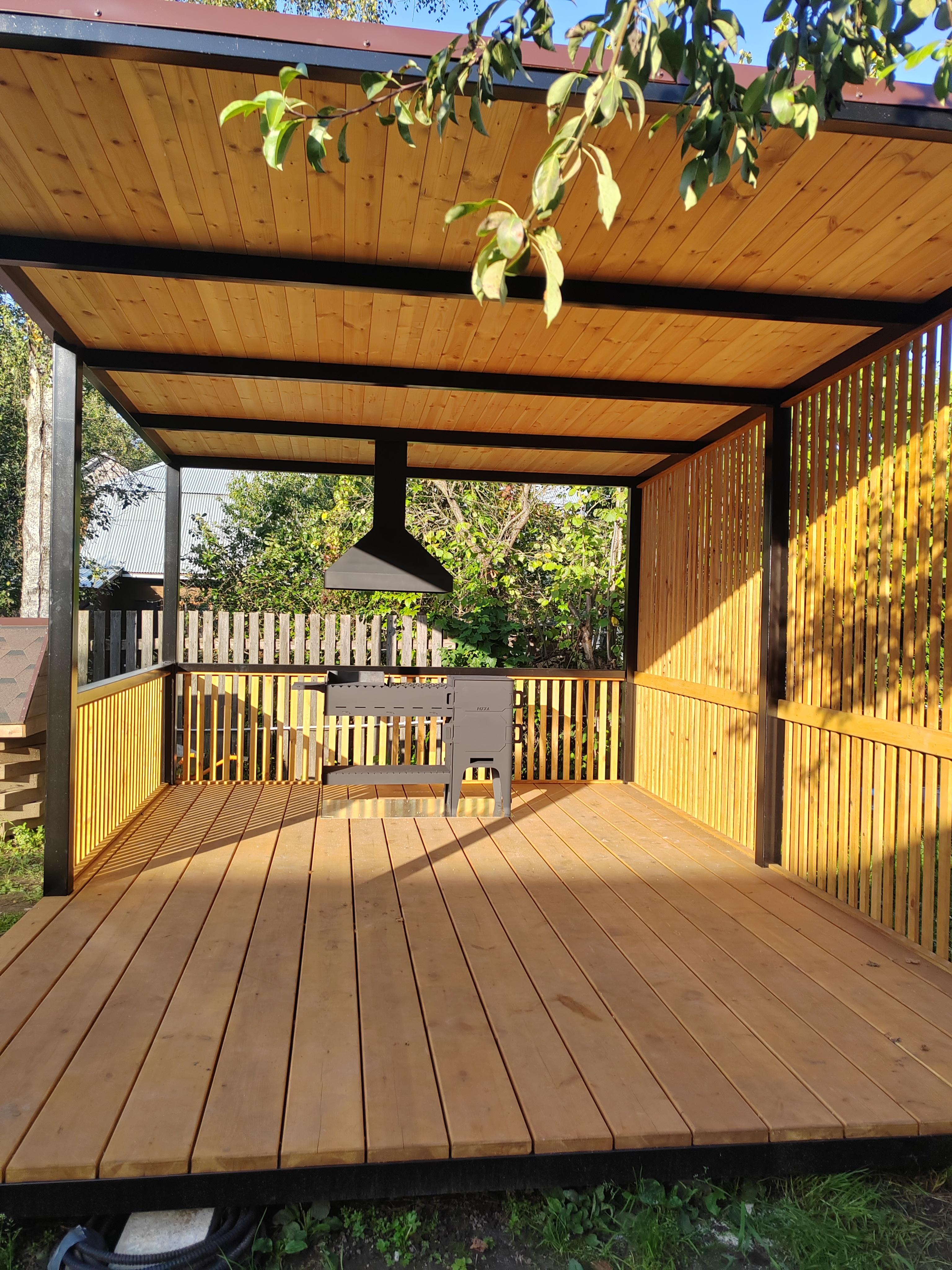 Беседка для отдыха с мангальной зоной