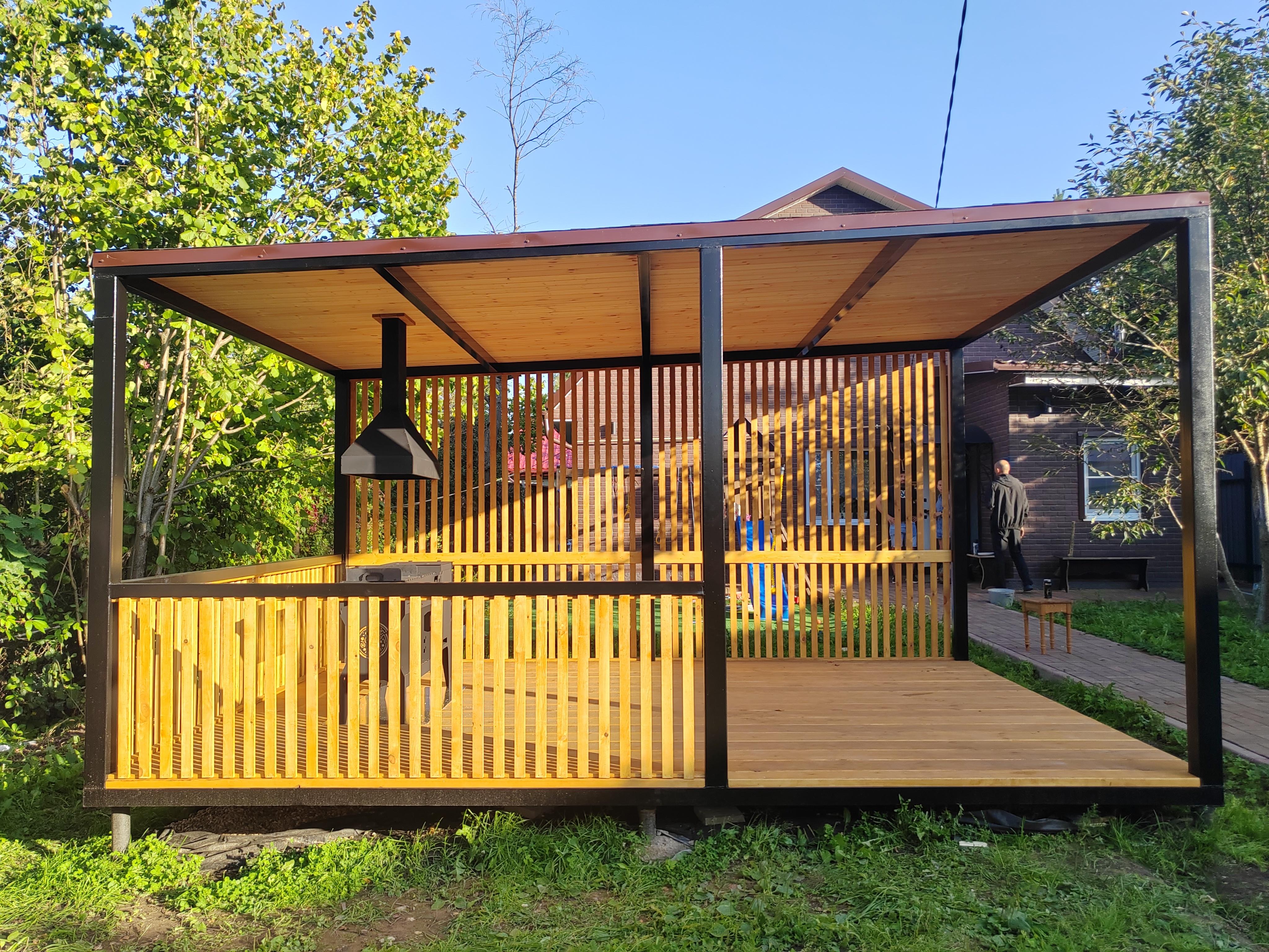 Беседка для отдыха с мангальной зоной