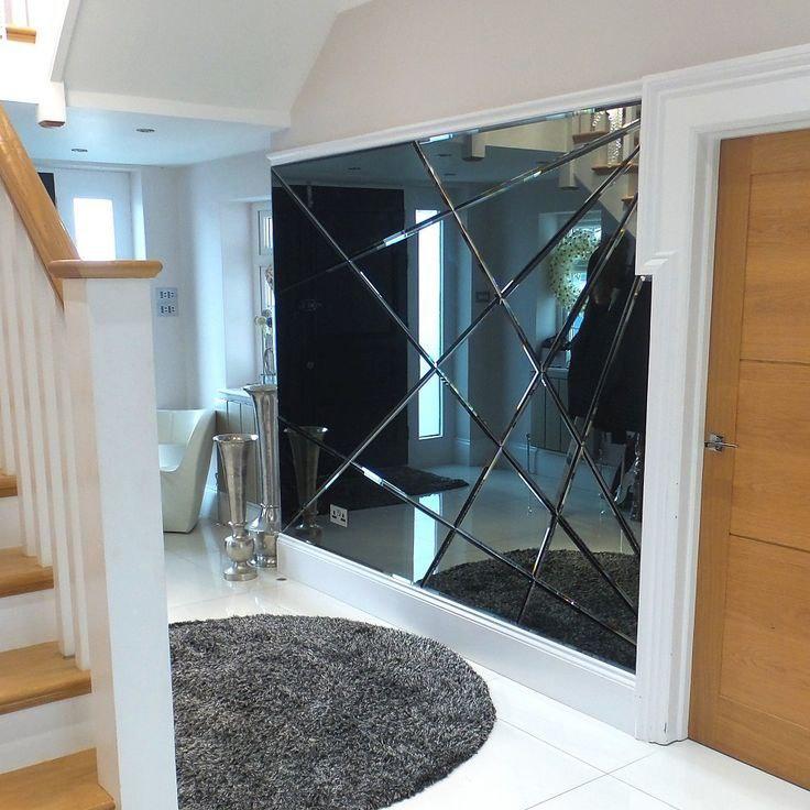 Распашная стеклянная перегородка в ванной комнате — стильное зонирование пространства, подходит для любых интерьеров