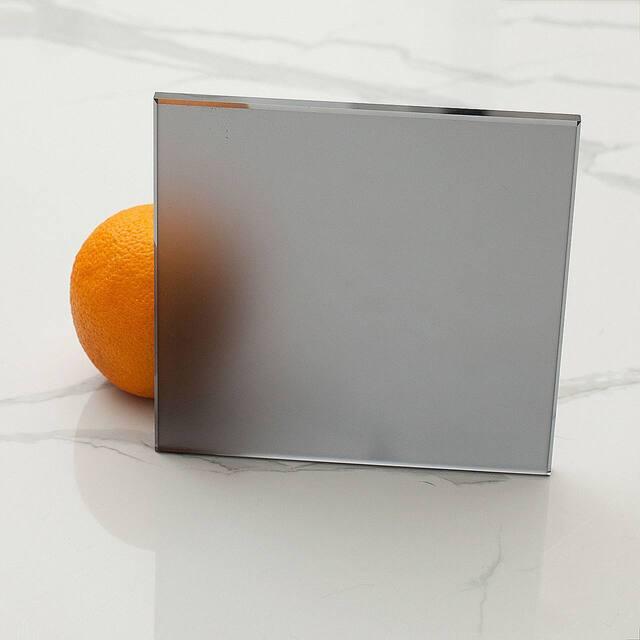 Матовое графитовое стекло для душевых кабин — стильный темный оттенок, добавляет интерьеру роскоши и подходит для хай-тек и лофт дизайнов