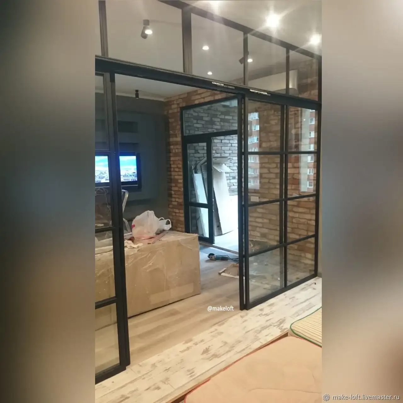 Раздвижные перегородки — гибкость пространства и стиль лофт Раздвижная стеклянная перегородка в стиле лофт для офиса в Сочир