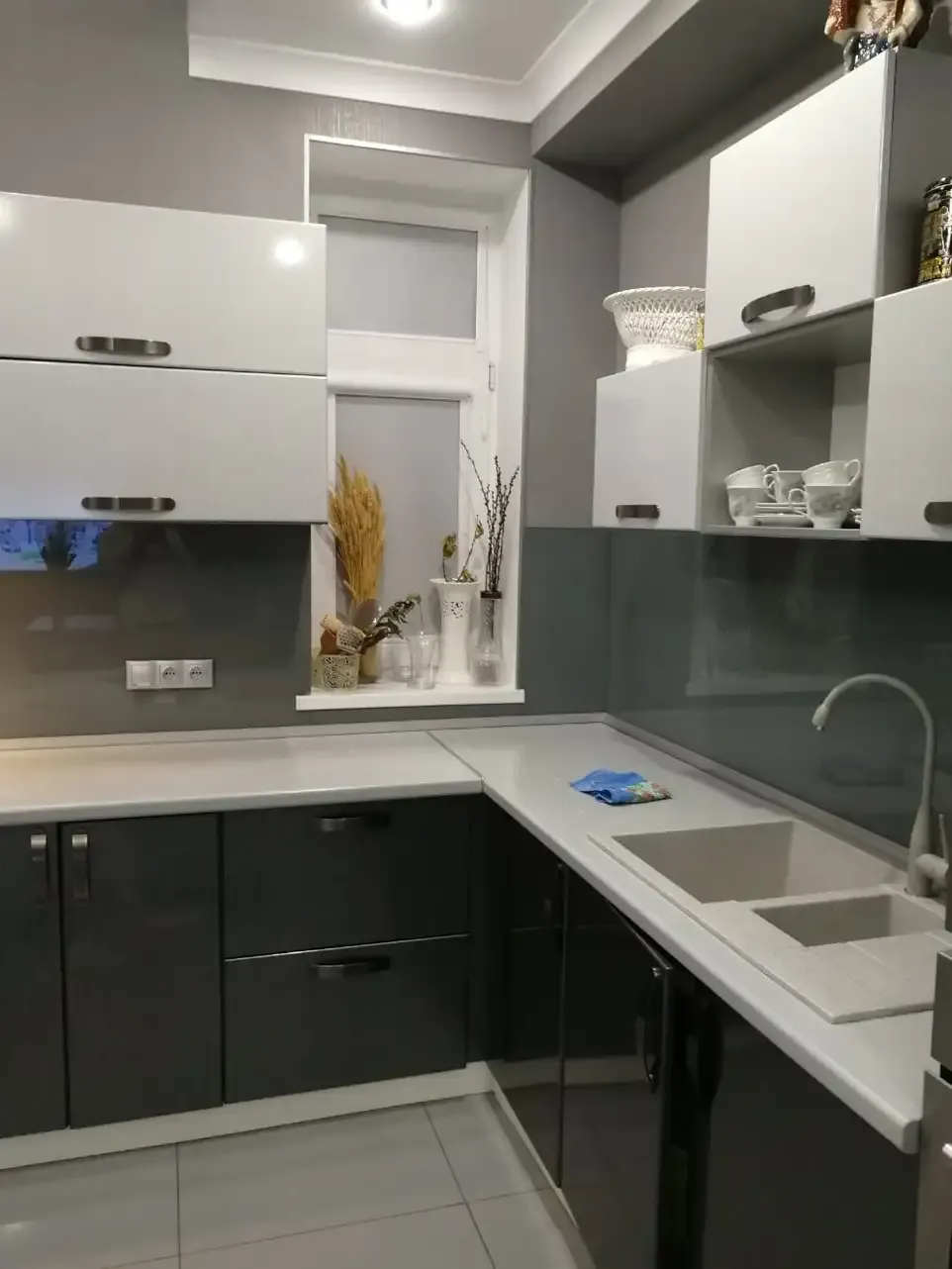 Крашенный кухонный фартук из закалённого стекла с матовой поверхностью в Сочи