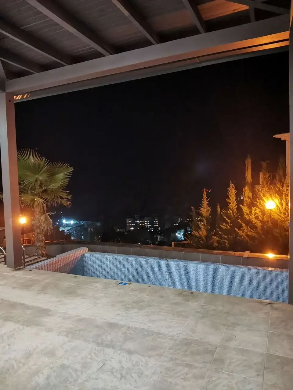 Терраса без ограждения до установки стеклянного барьера в Сочи