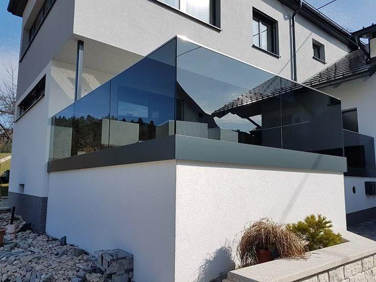 Ограждение из стекла для террасы с видом на горы в Сочи