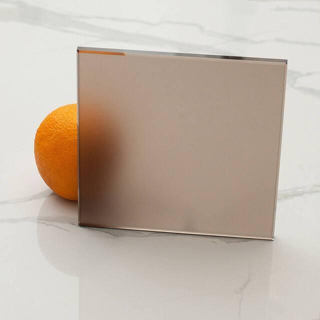 Матовое бронзовое стекло для перегородок — теплый благородный оттенок, создает атмосферу уюта и подходит для классических и деревенских интерьеров