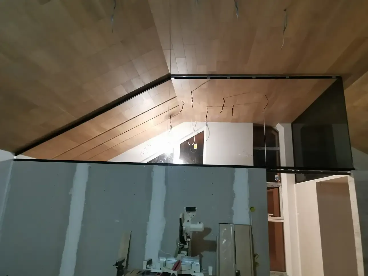 Душевая кабина с прозрачным стеклом — идеально подходит для угловых ниш, обеспечивает удобство и визуально расширяет пространство Стеклянная душевая кабина с прозрачным стеклом — максимальный комфорт и свободное пространство в малогабаритной ванной комнате