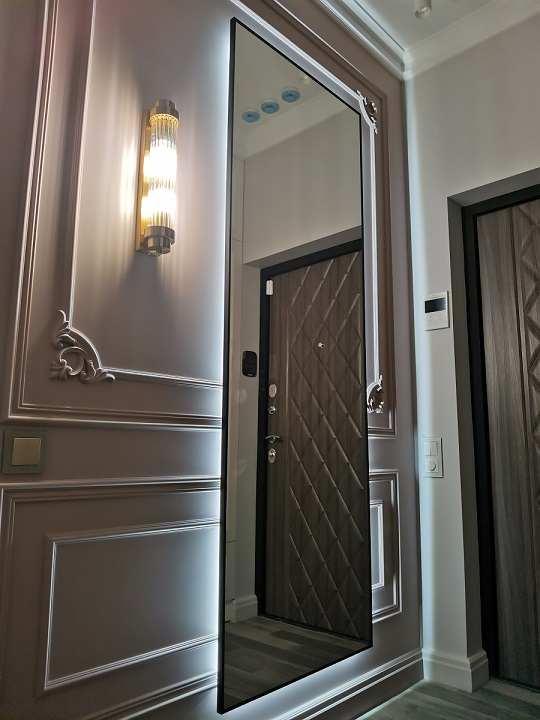 Распашная угловая душевая кабина — максимальный комфорт и свободное пространство, подходит для больших помещений