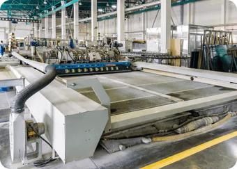 Производственная линия с современным оборудованием — автоматизированный процесс изготовления стеклянных конструкций любого уровня сложности