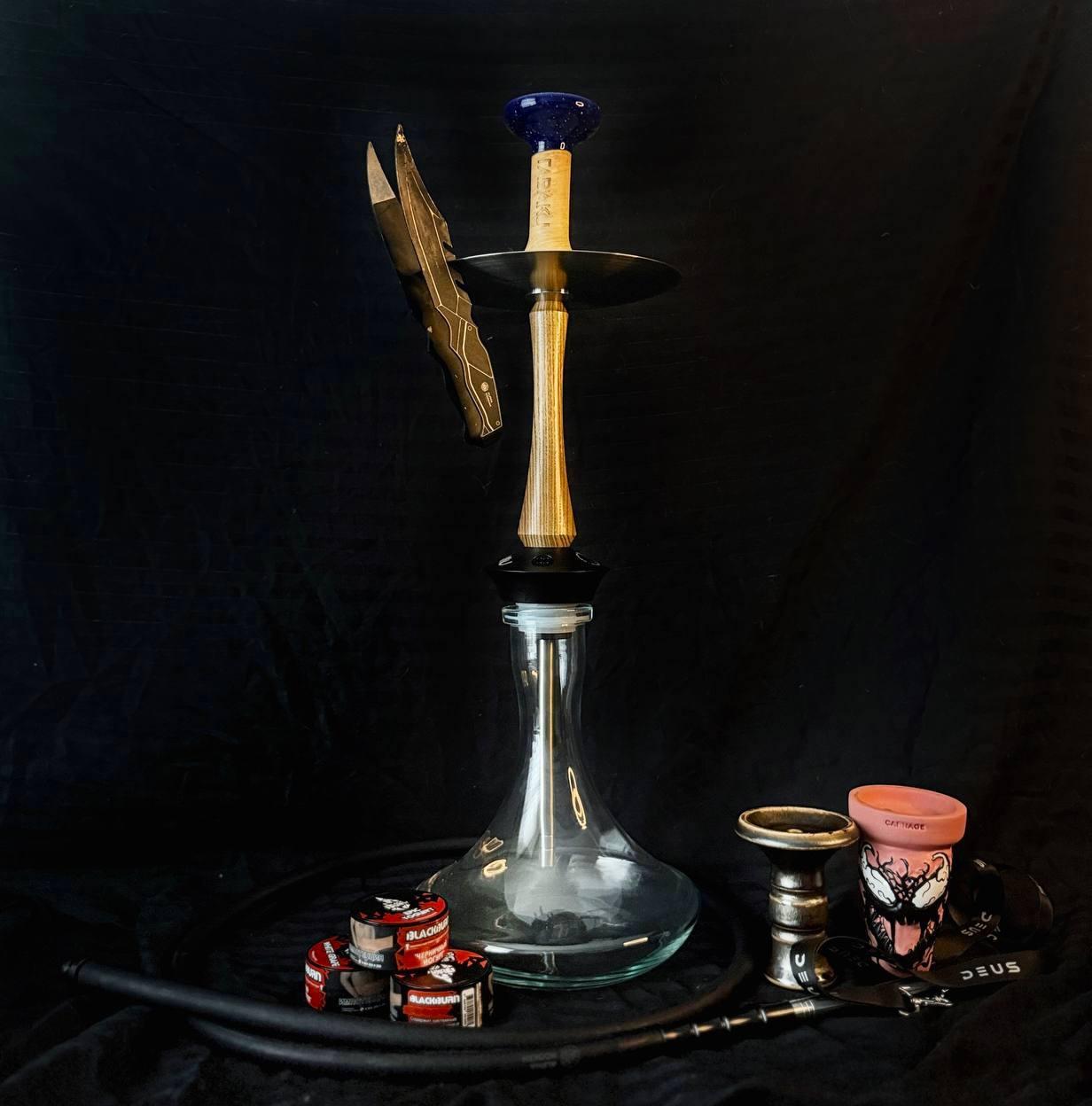 Три кальяна на черном фоне