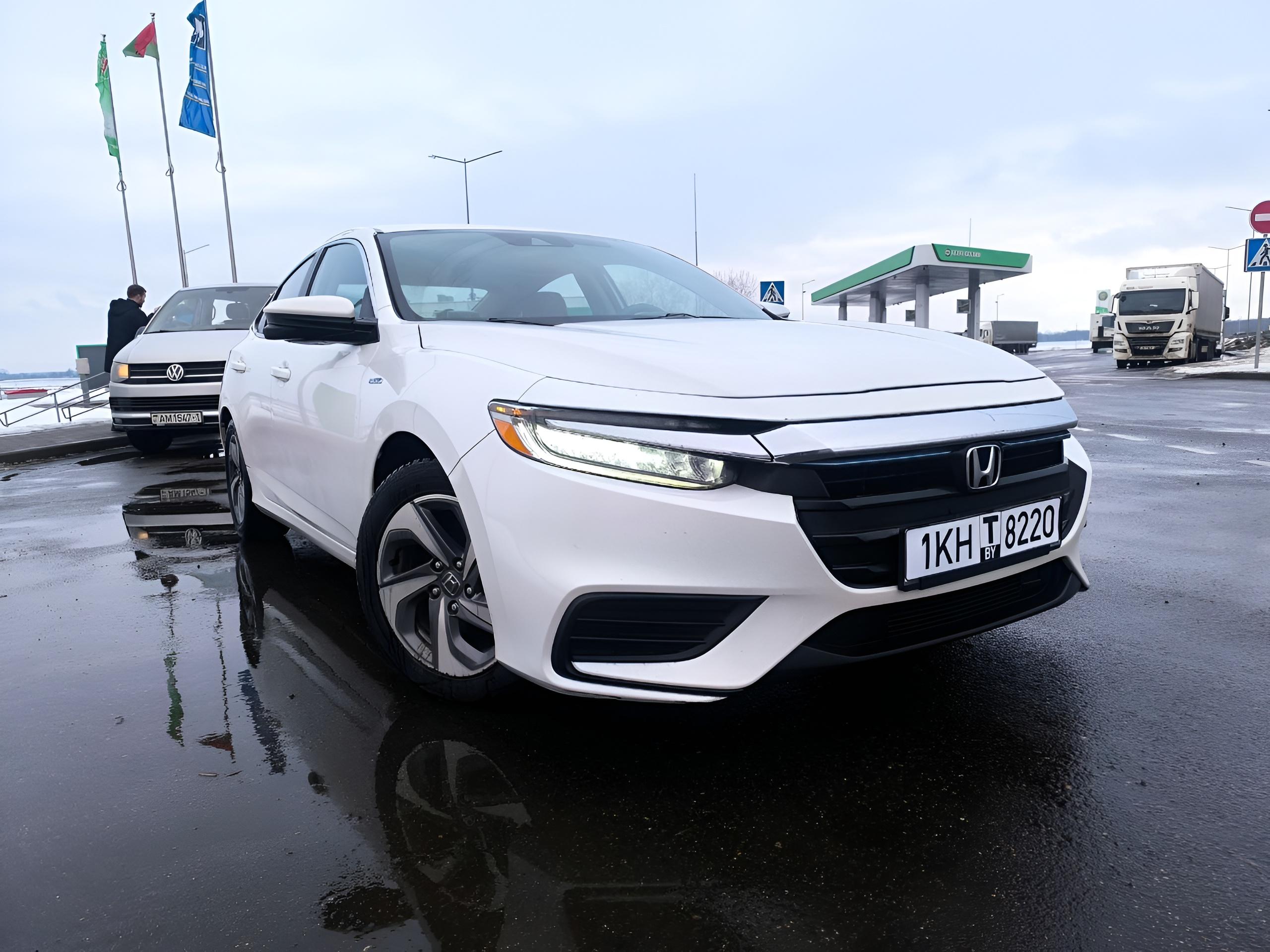 Автомобиль Honda Insight 1.5 CVT EX