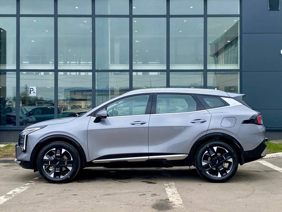 Вид сбоку на обновленный кроссовер Kia Sportage 2025