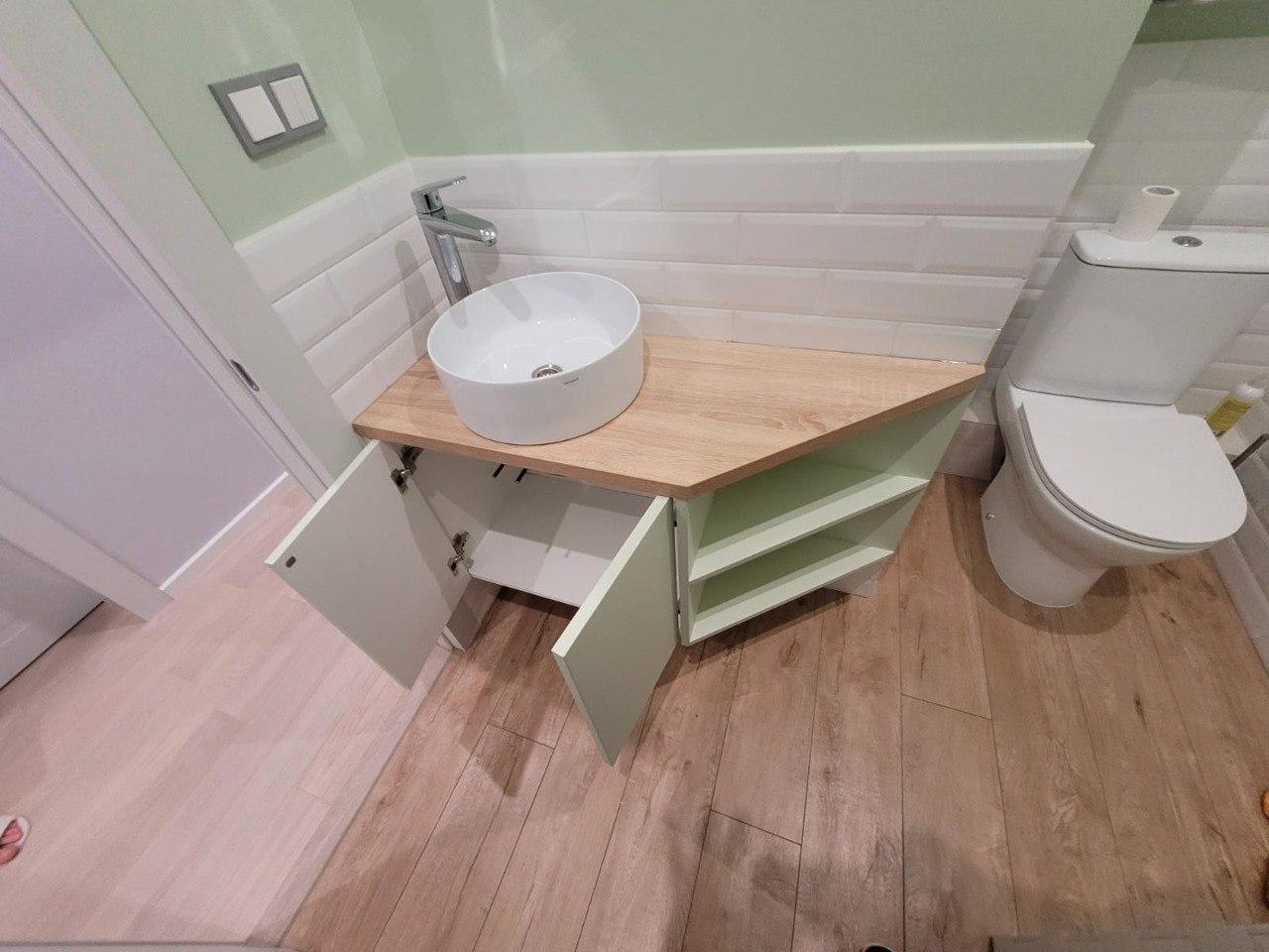 Навесная тумба для ванной комнаты