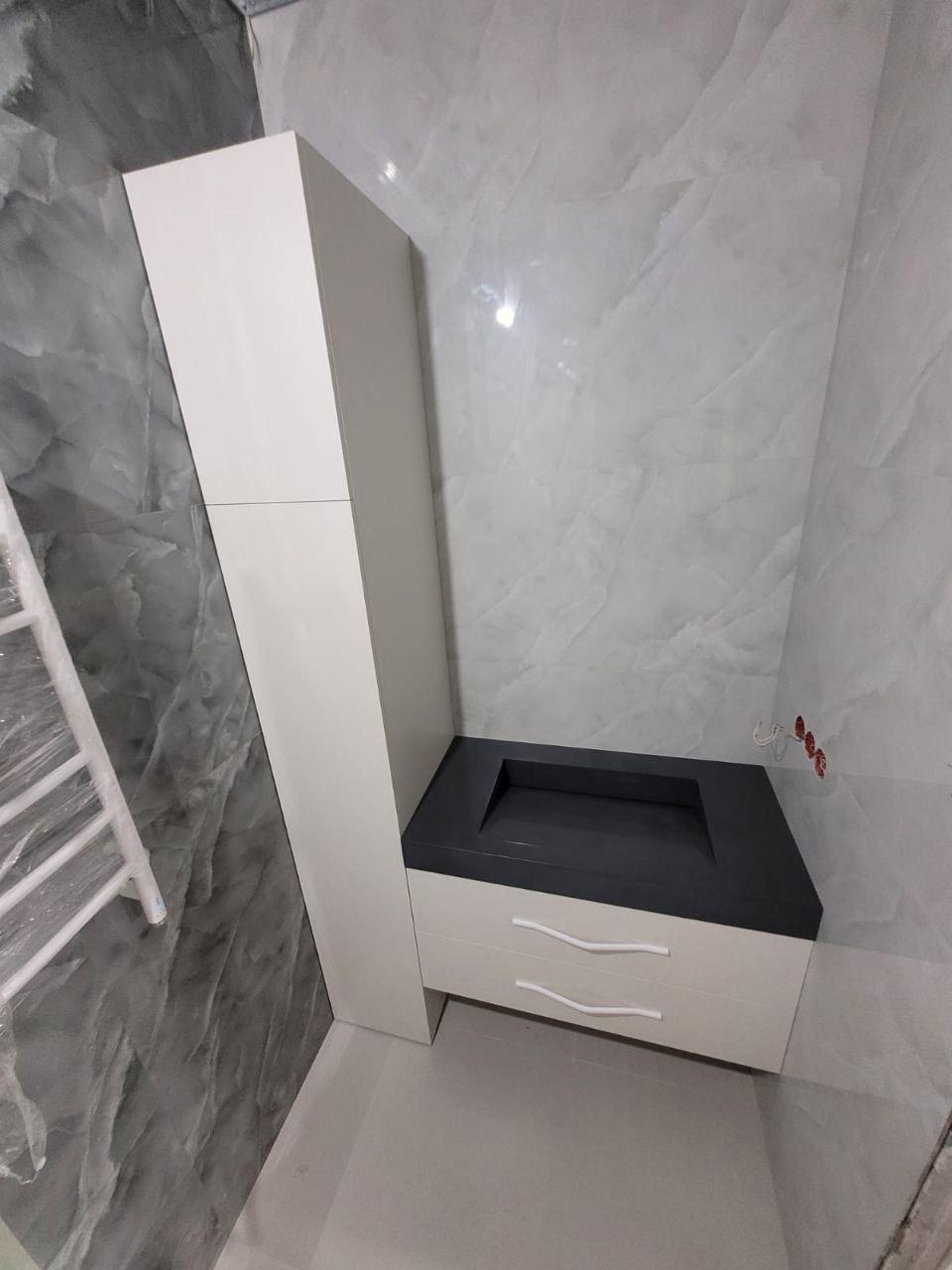 Навесная тумба для ванной комнаты