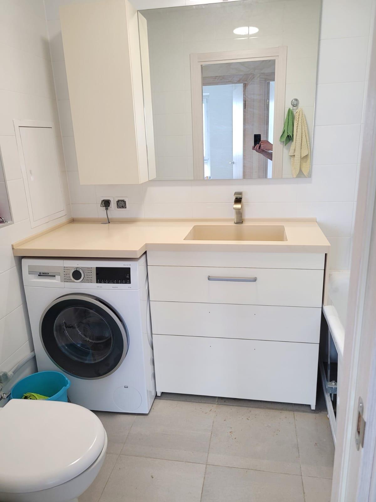 Навесная тумба для ванной комнаты