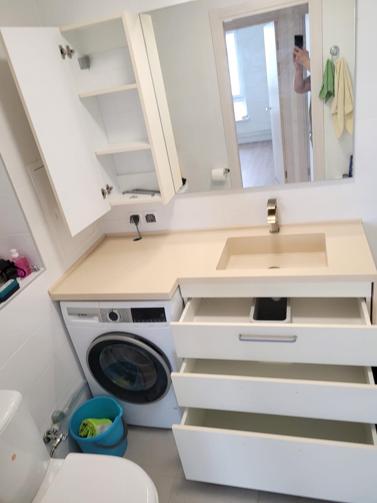 Навесная тумба для ванной комнаты