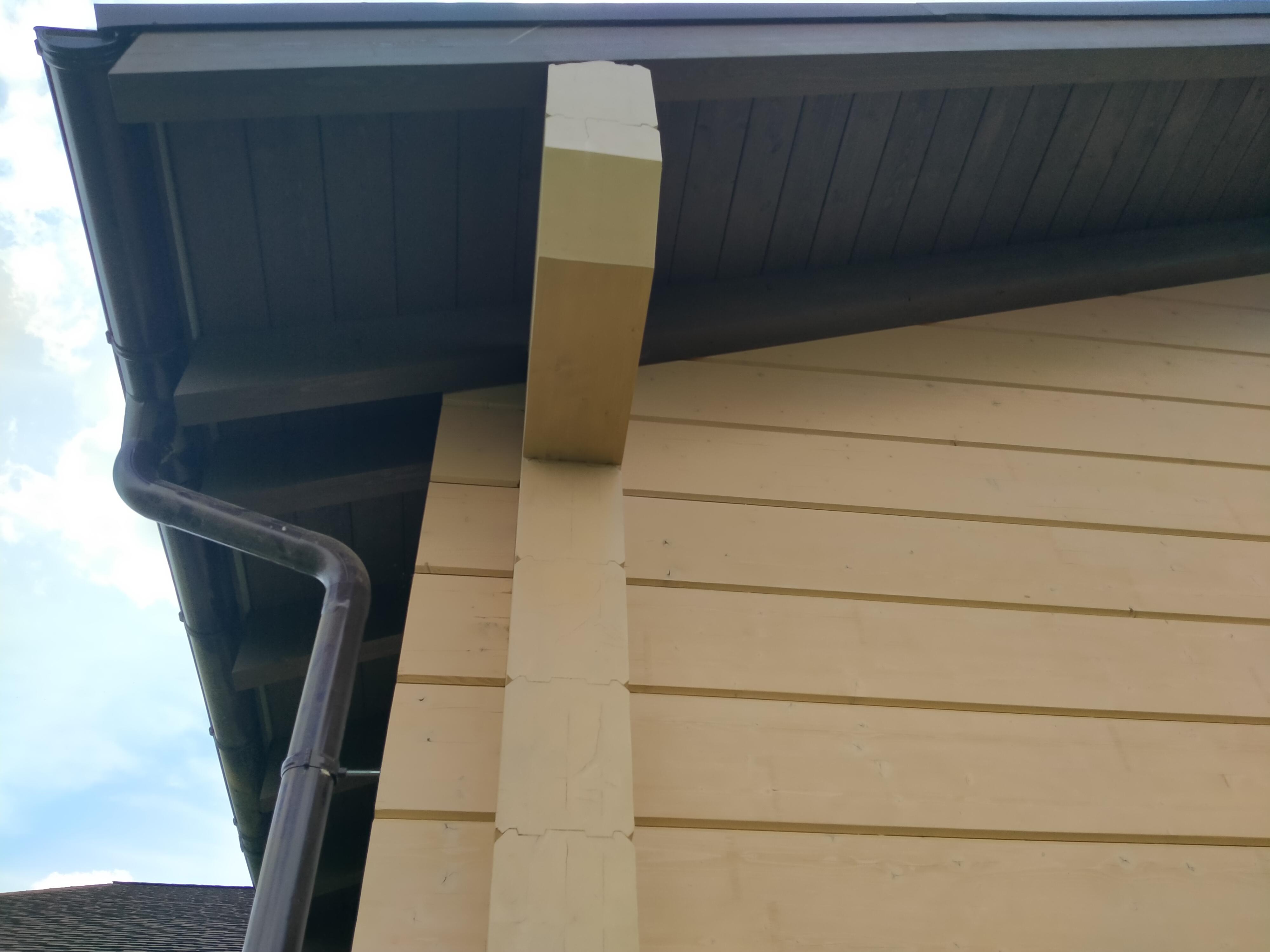 Профессиональная покраска деревянных домов из клеёного бруса.