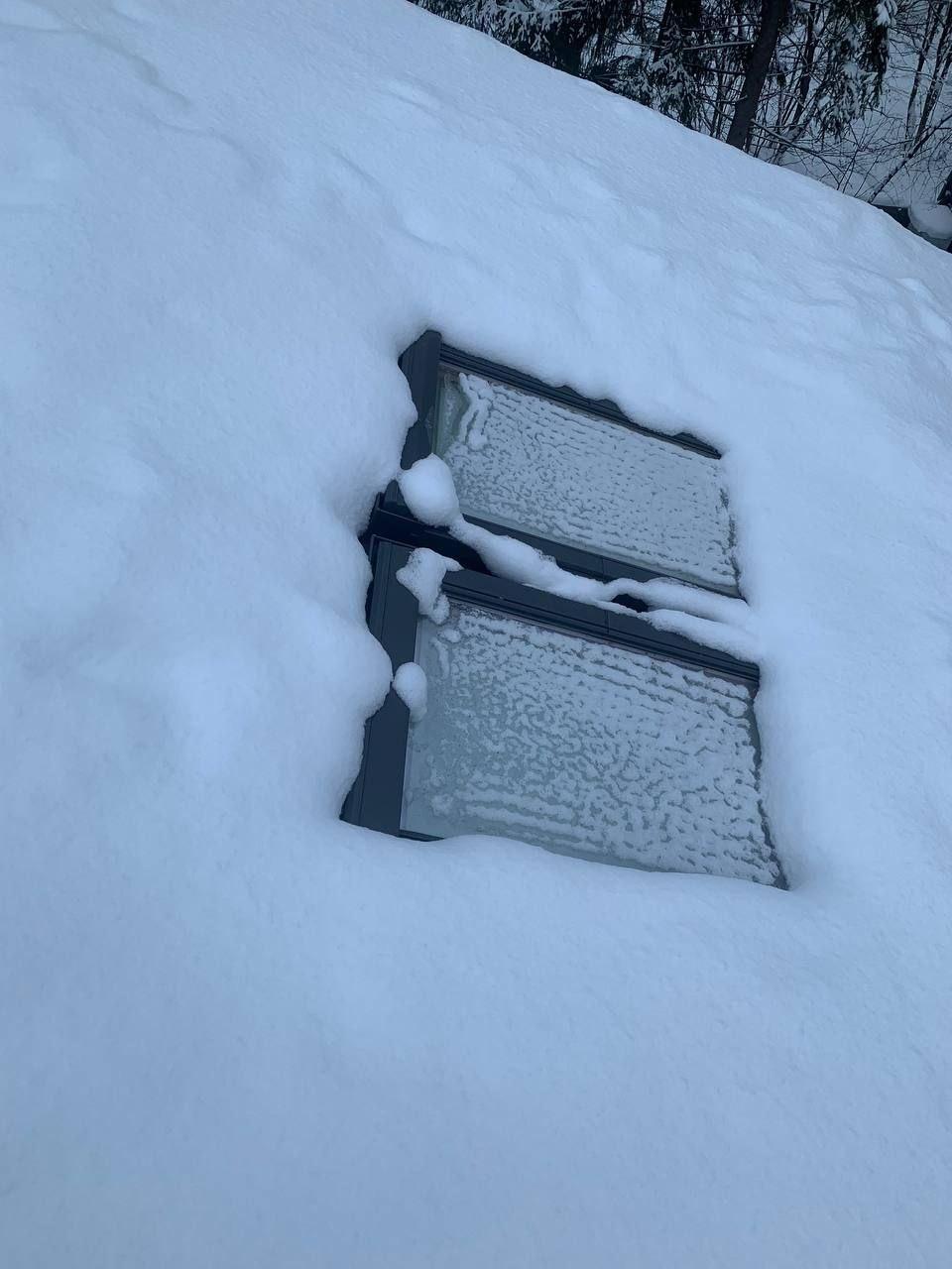 Очистка кровли от снежного покрова и наледи.