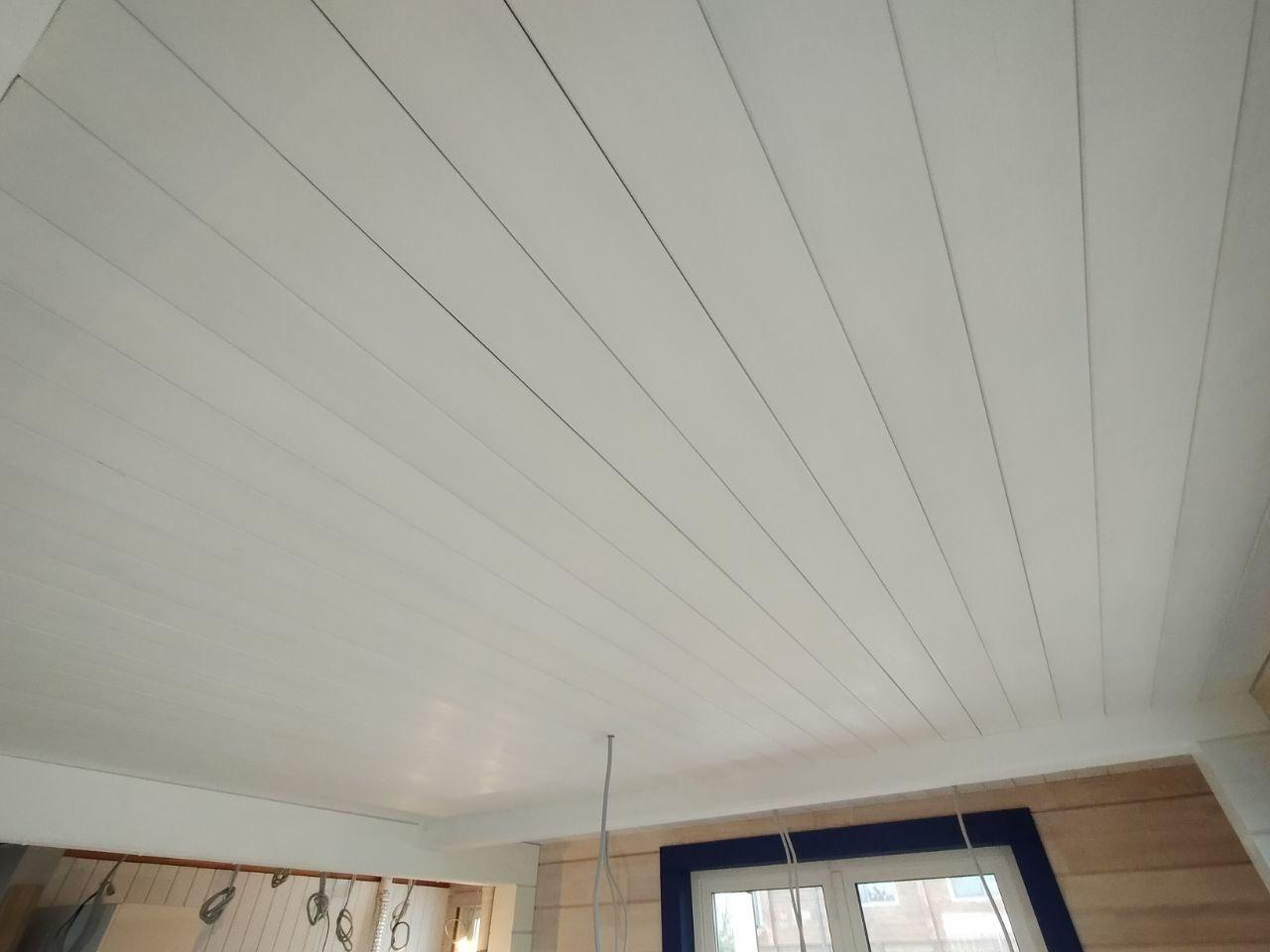 Внутренняя покраска дома из клеёного бруса.