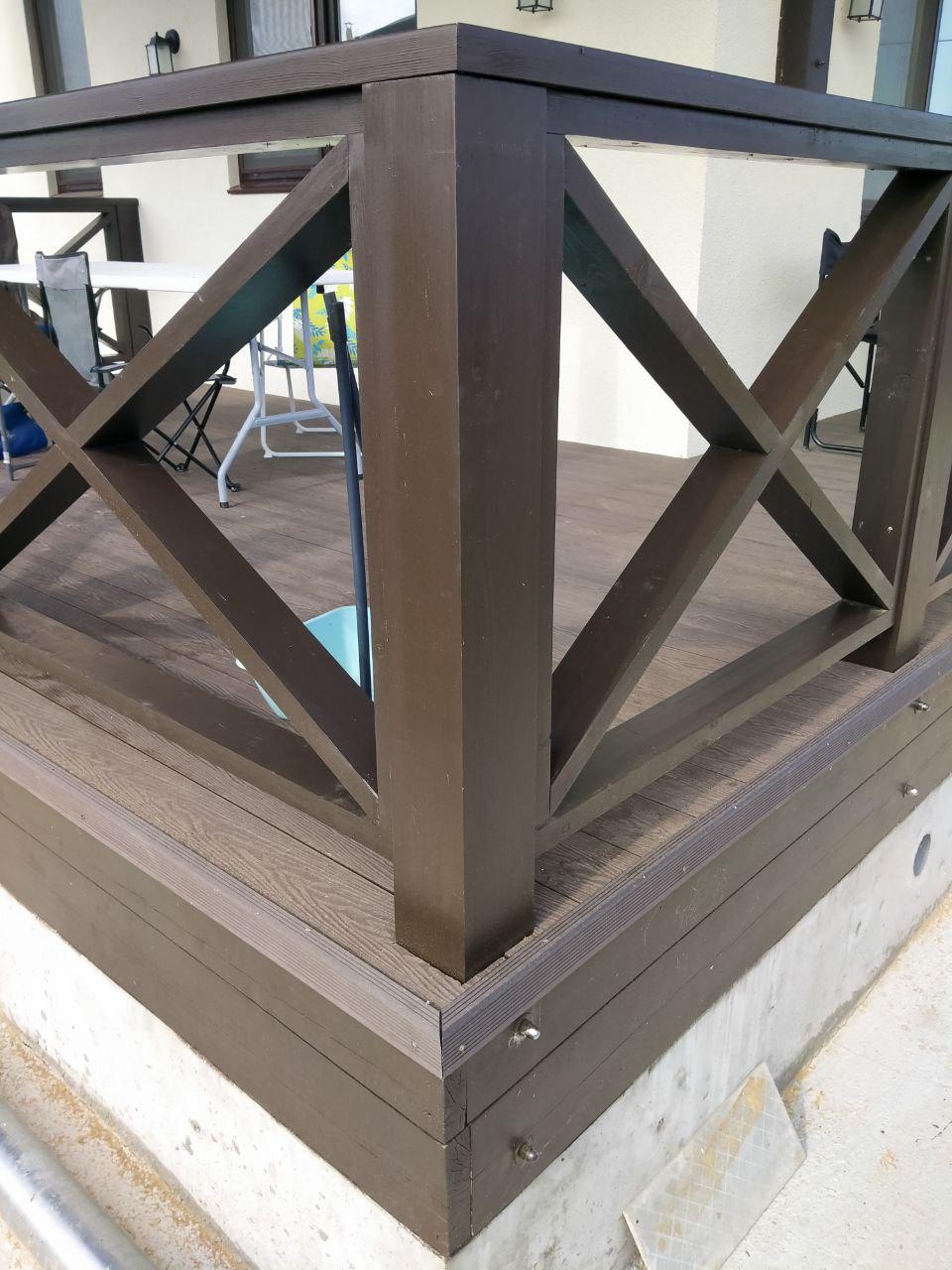 Профессиональная покраска ограждений деревянных домов. Профессиональная покраска ограждений деревянных домов.