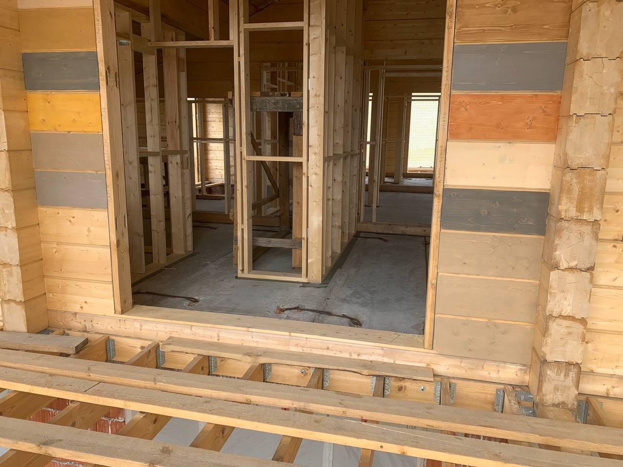 Профессиональная шлифовка и покраска домов из клееного бруса.