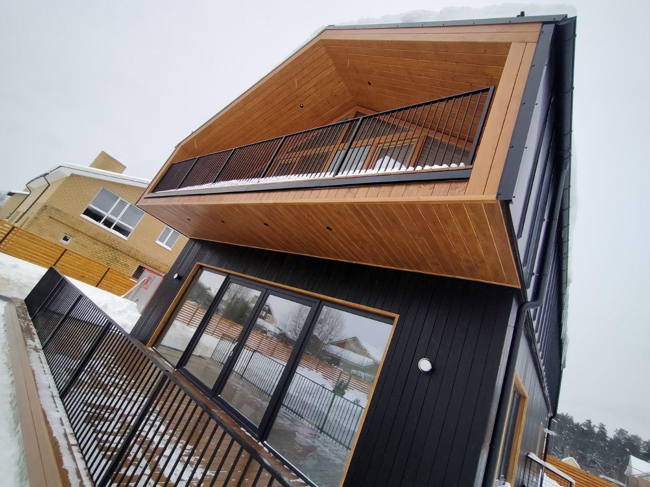 Отделка фасада деревянного дома.