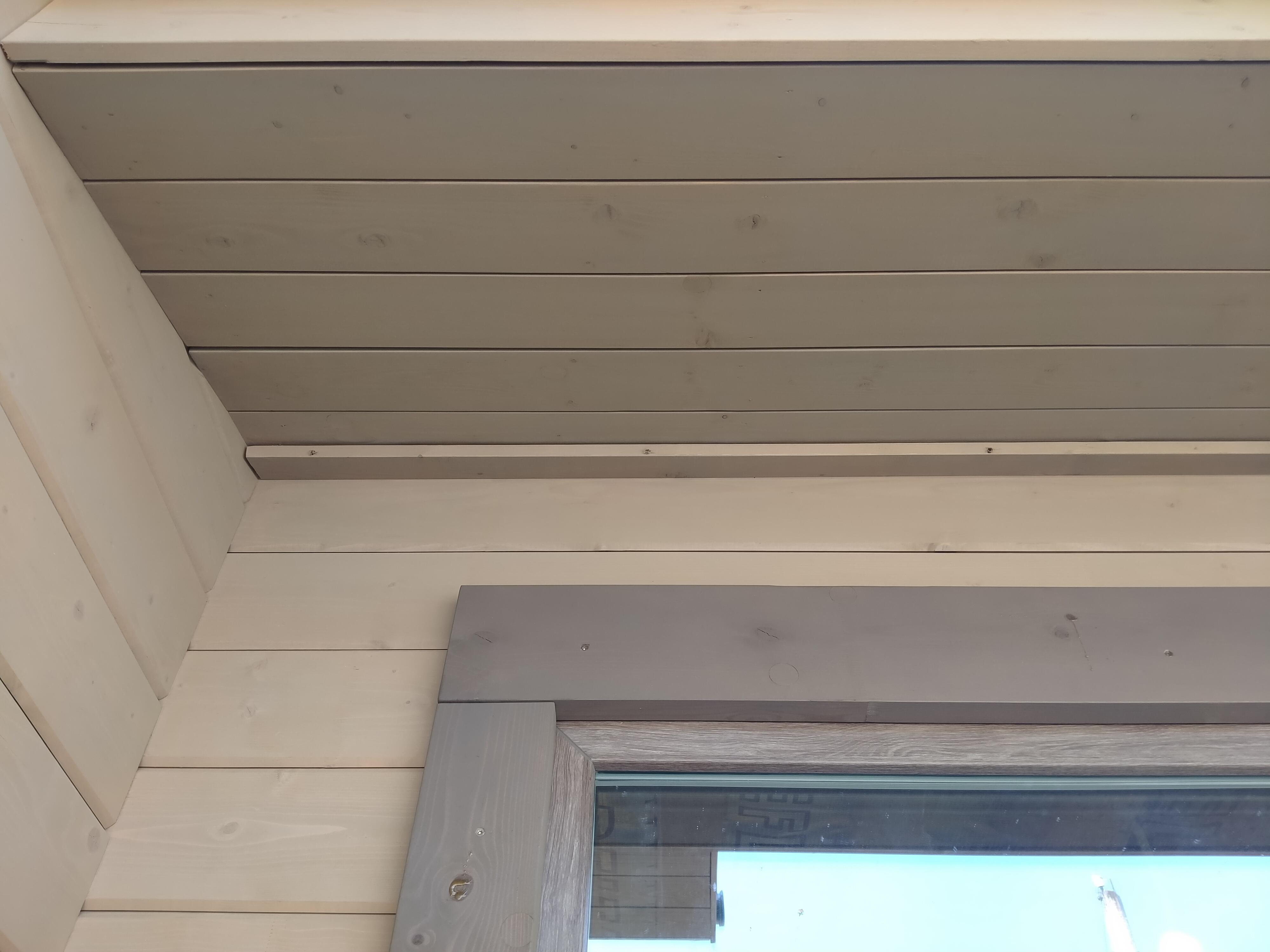 Профессиональная покраска деревянных домов из клеёного бруса.