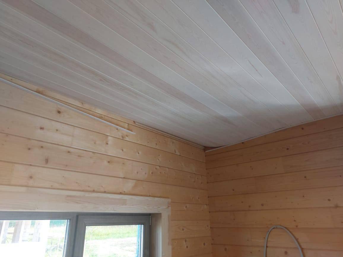 Внутренняя покраска дома из клеёного бруса.