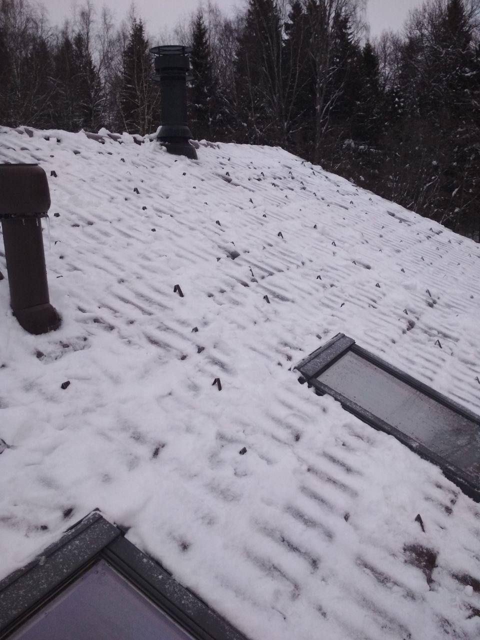 Очистка кровли от снежного покрова и наледи.