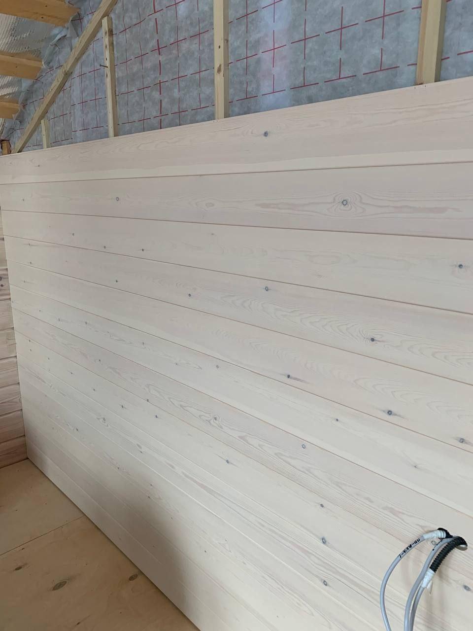 Внутренняя покраска дома из клеёного бруса.