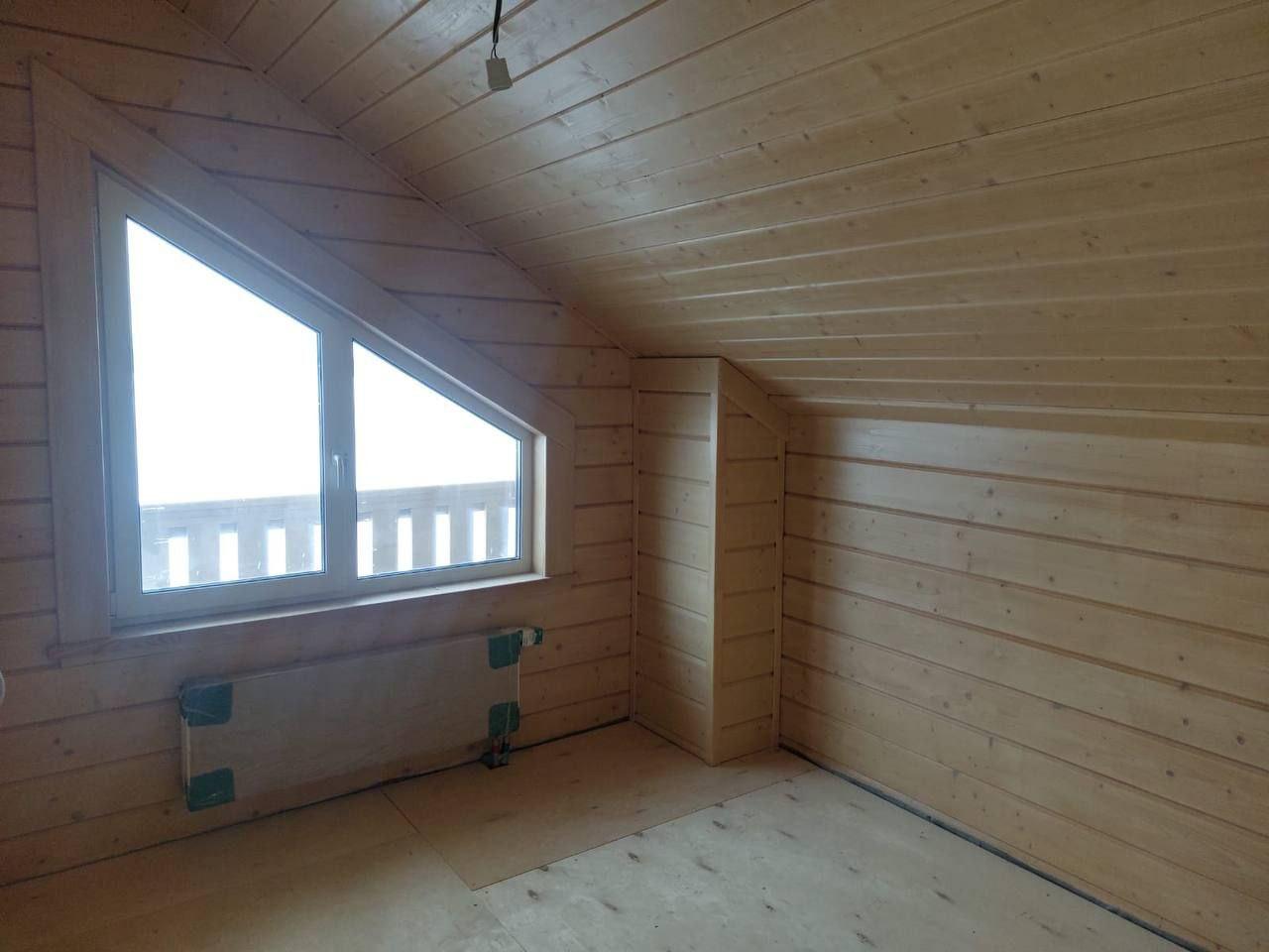 Внутренняя покраска дома из клеёного бруса.