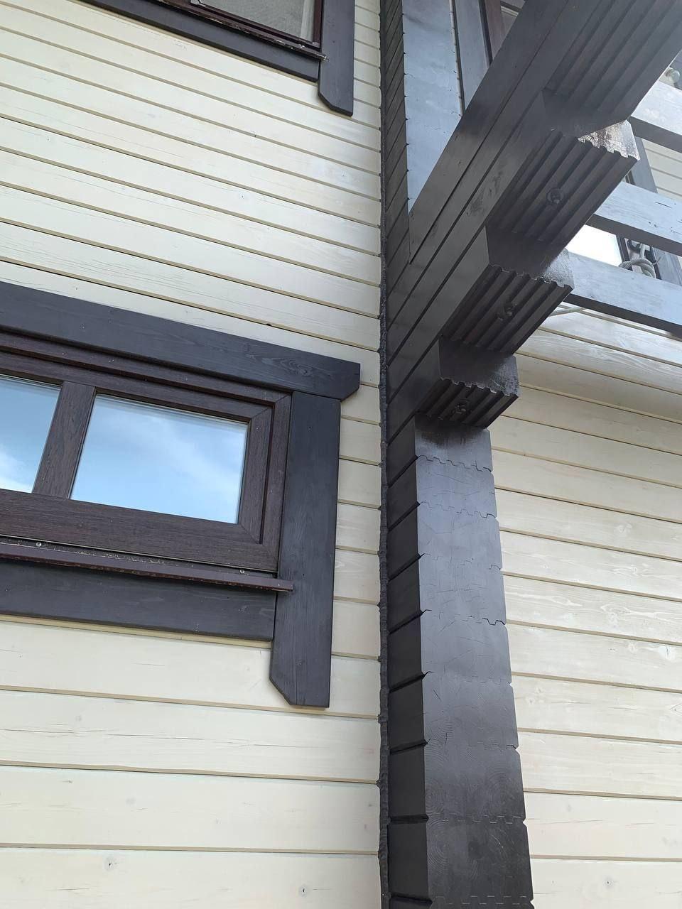 Профессиональная покраска деревянных домов из клеёного бруса. Профессиональная покраска деревянных домов из клеёного бруса.