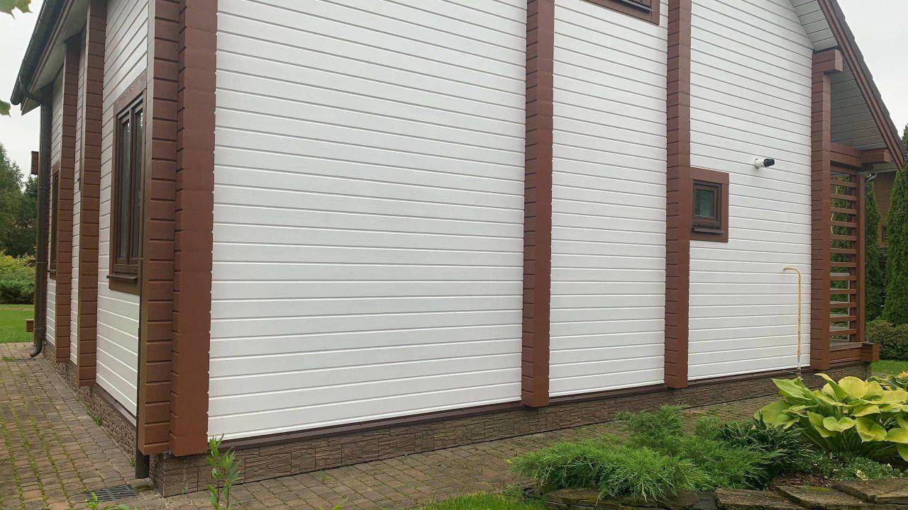 Профессиональная покраска деревянных домов из клеёного бруса. Профессиональная покраска деревянных домов из клеёного бруса.