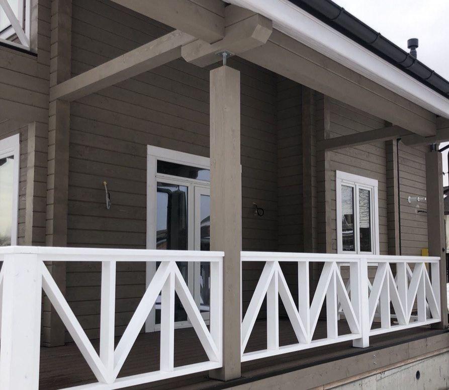 Профессиональная покраска деревянных домов из клеёного бруса.Профессиональная покраска деревянных домов из клеёного бруса.