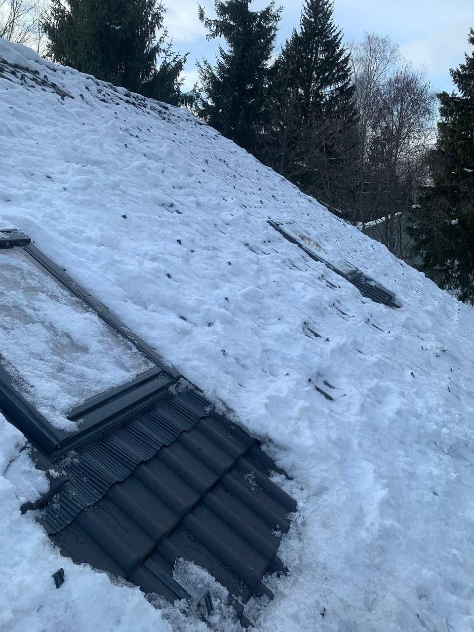 Очистка кровли от снежного покрова и наледи.