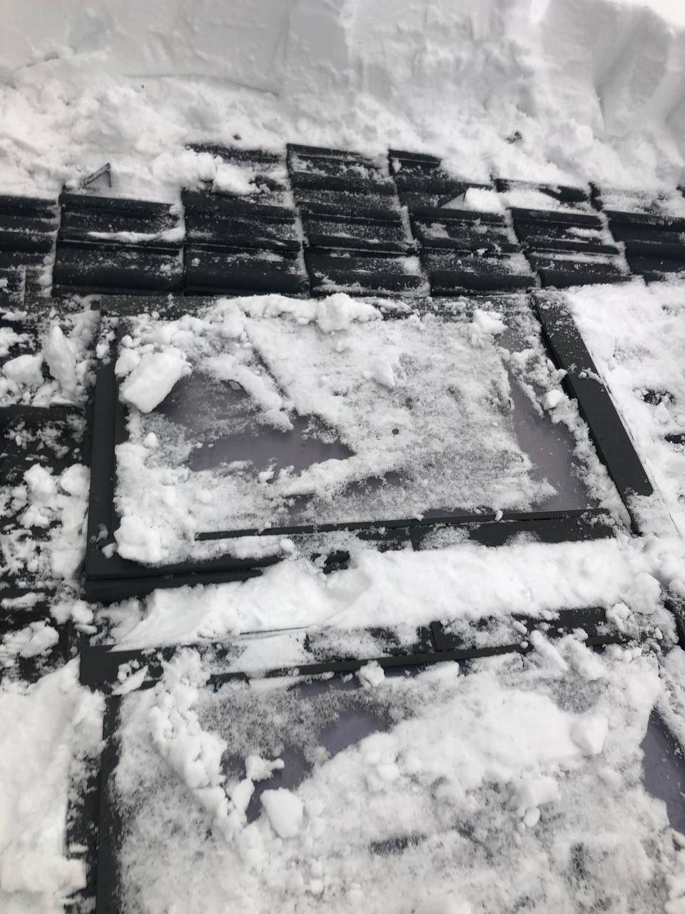 Очистка кровли от снежного покрова и наледи.