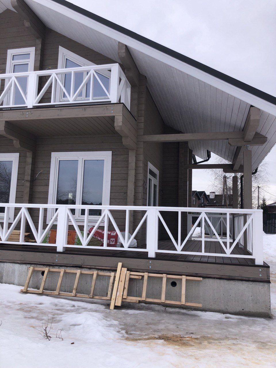 Профессиональная покраска деревянных домов из клеёного бруса.Профессиональная покраска деревянных домов из клеёного бруса.