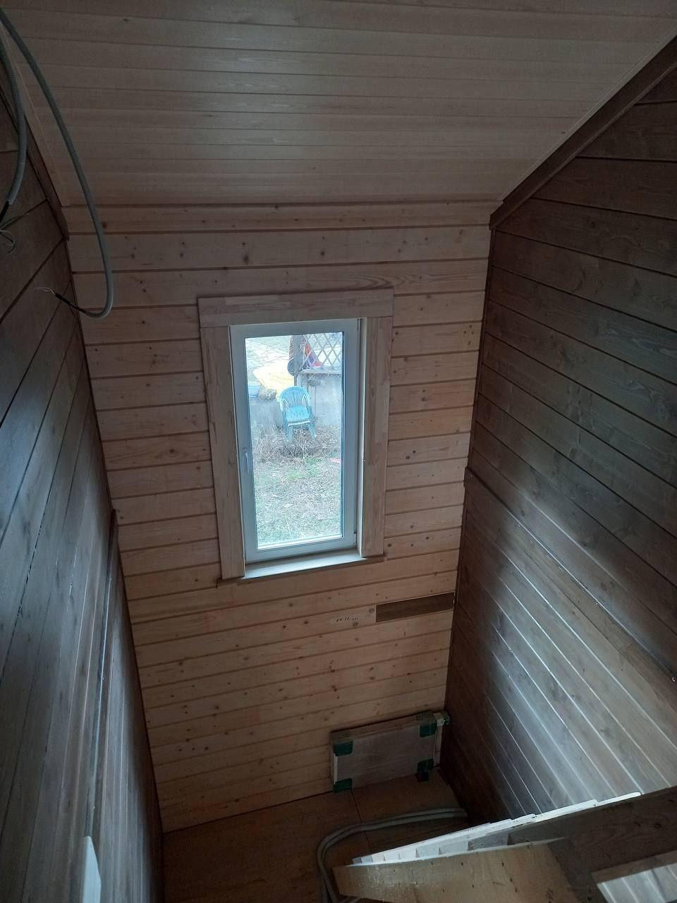 Внутренняя покраска дома из клеёного бруса.
