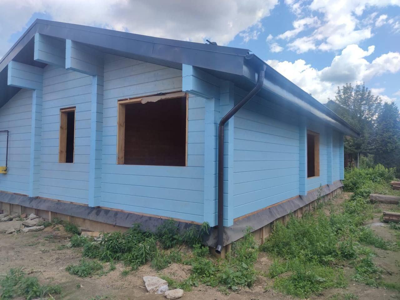 Профессиональная покраска деревянных домов из клеёного бруса. Профессиональная покраска деревянных домов из клеёного бруса.