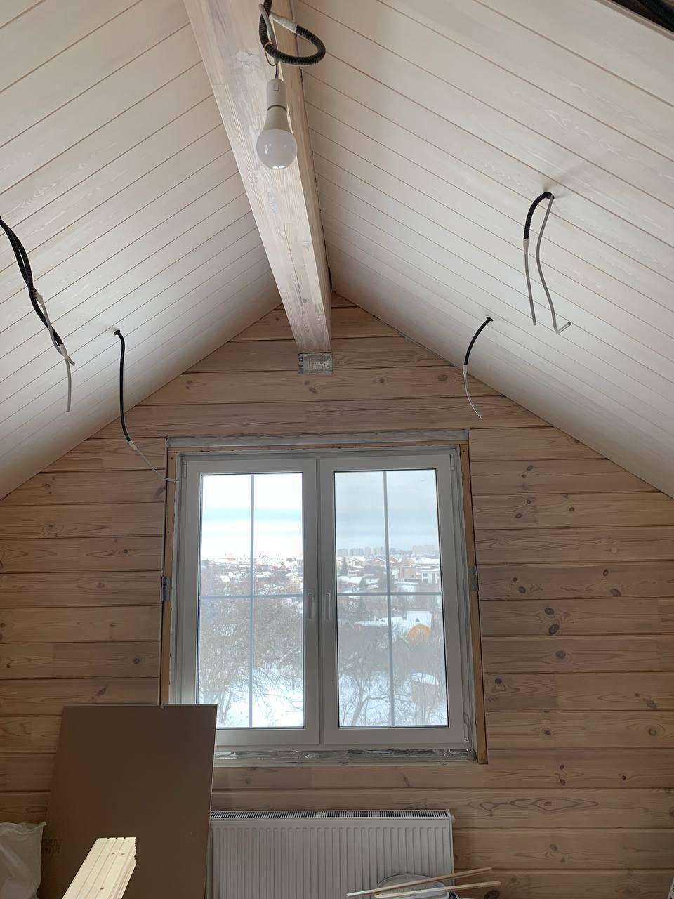 Внутренняя покраска дома из клеёного бруса.